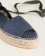 alpargata-plana-de-mujer-con-cintas-y-brillos-azul-2