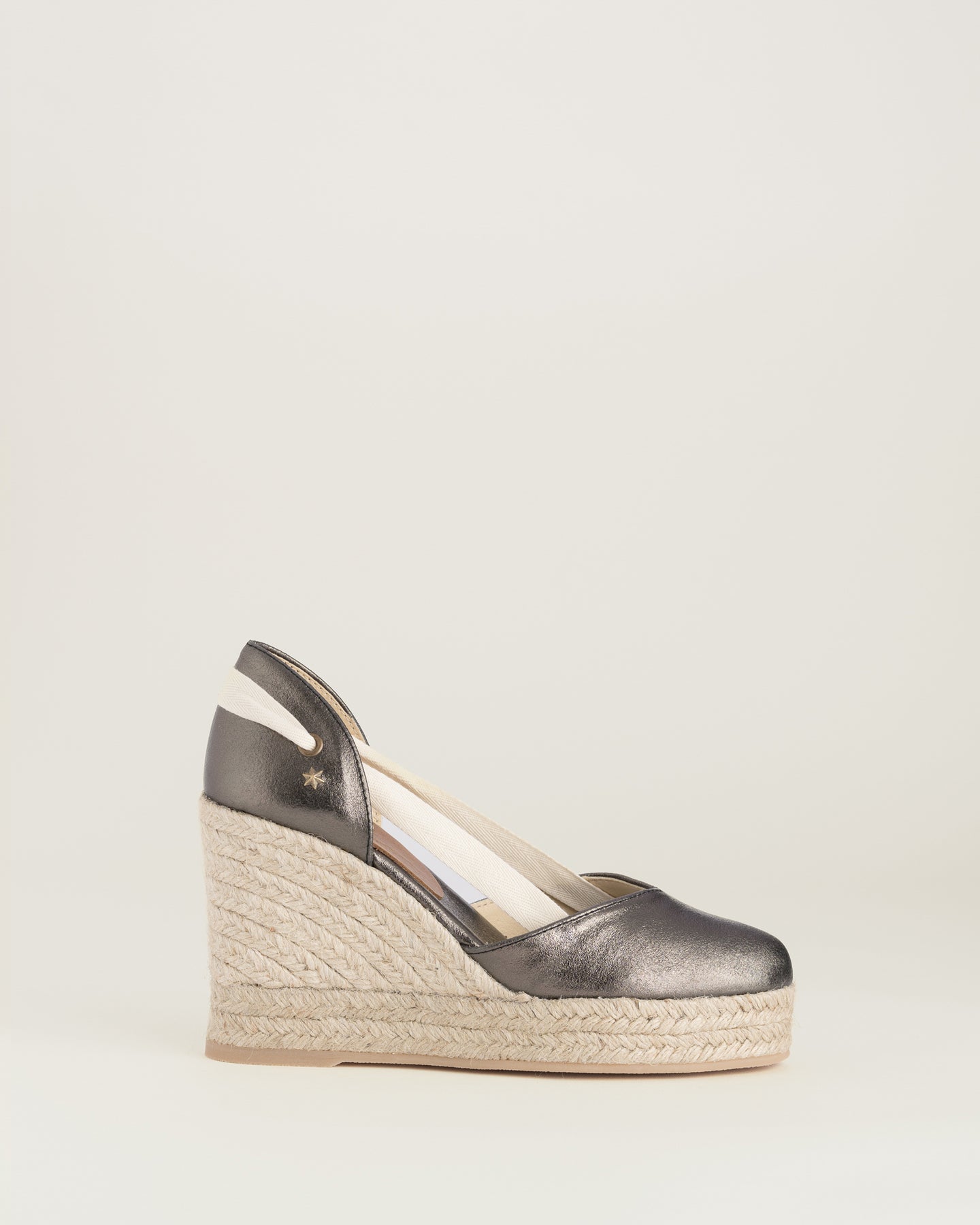 Cuñas plateadas de mujer